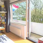 Huis met de enorme boom